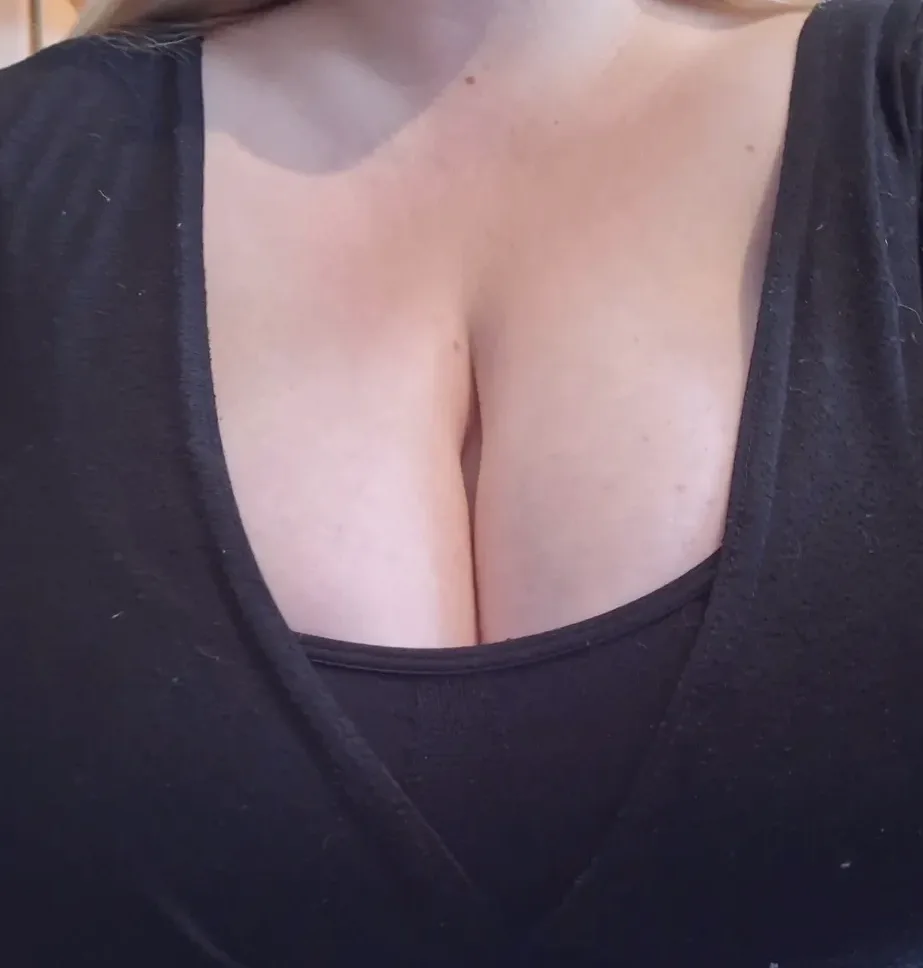 Amira, 26