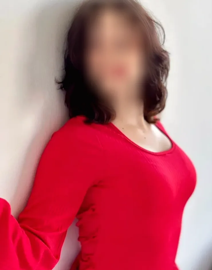 Ayse, 21