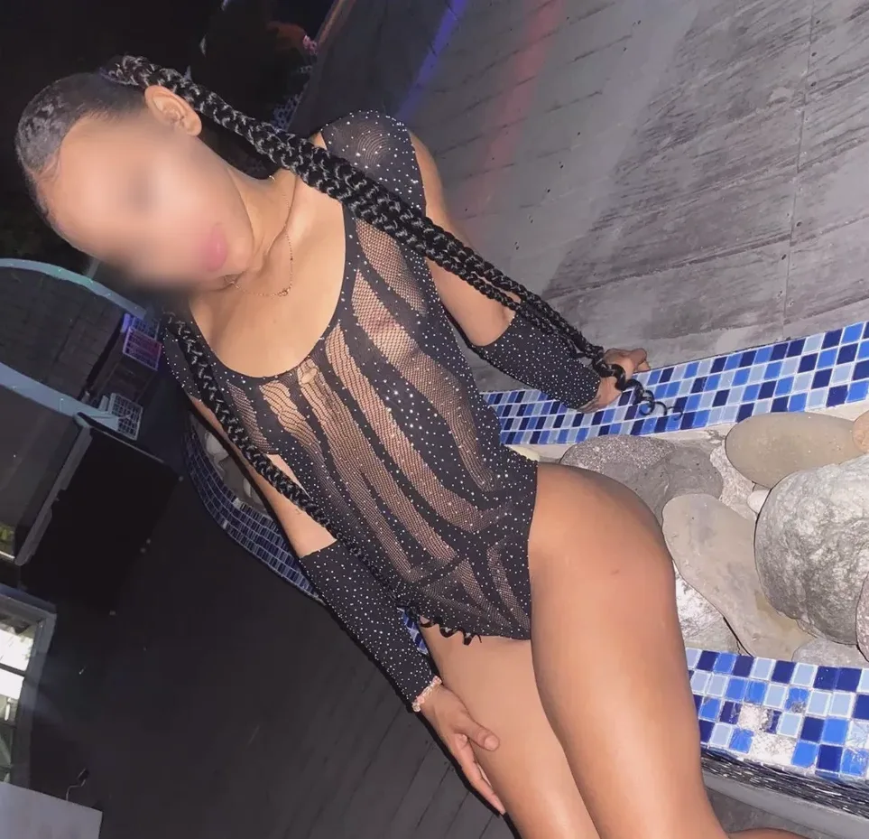 Elena, 20