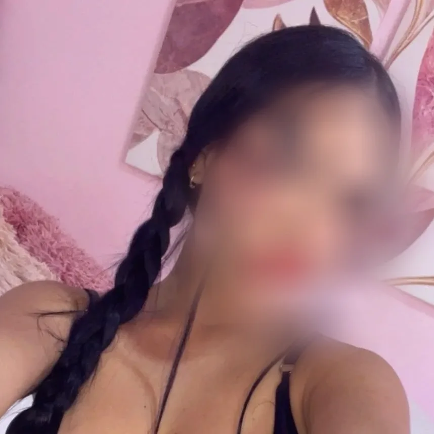 Lara, 23