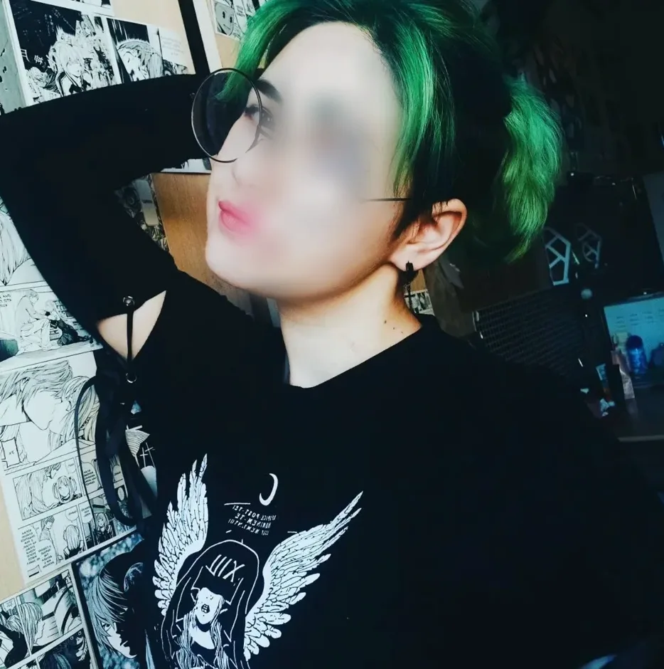 Lara, 22