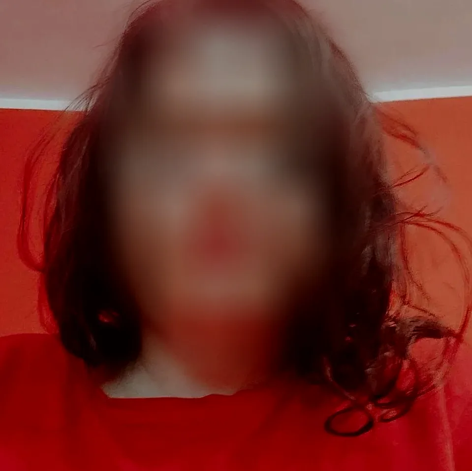 Nina, 37